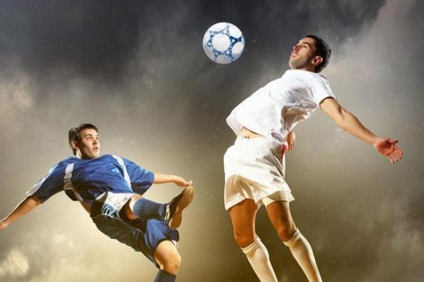 為什么足球球員的薪資都很高？