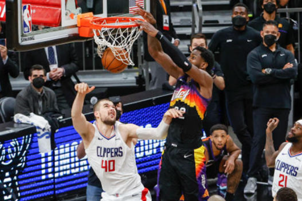 籃球比賽中常見(jiàn)的戰術(shù)有哪些？