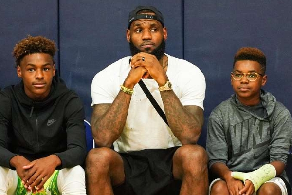 詹姆斯有幾個(gè)兒子？