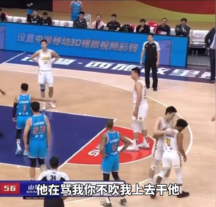 被庫克罵毛了？高詩(shī)巖對裁判說(shuō)：他再罵我你不吹，我就上去干他?。ǜ咴?shī)巖對新疆）