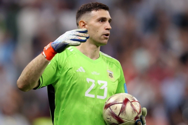 莫佩調侃撞傷萊諾成就大馬?。骸半y道他不應該對我心存感激嗎？”