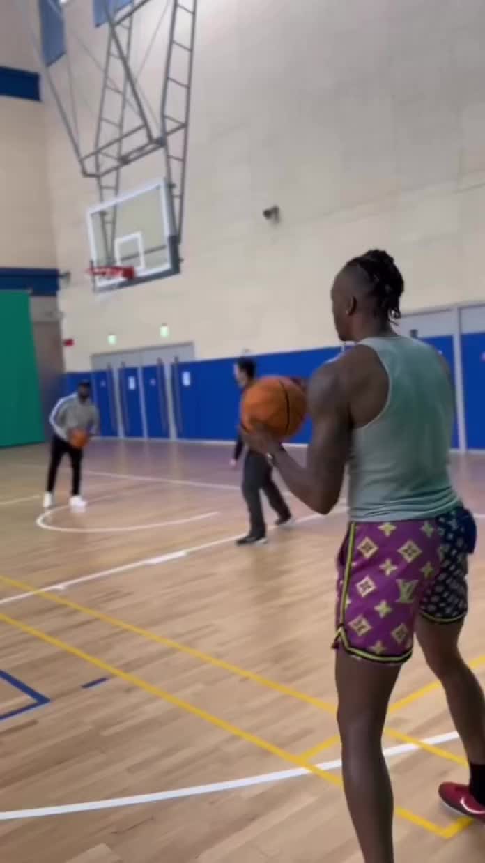 明天要復出！霍華德ins曬訓練視頻：超人就要回歸賽場(chǎng)?。ɑ羧A德的ins賬號）