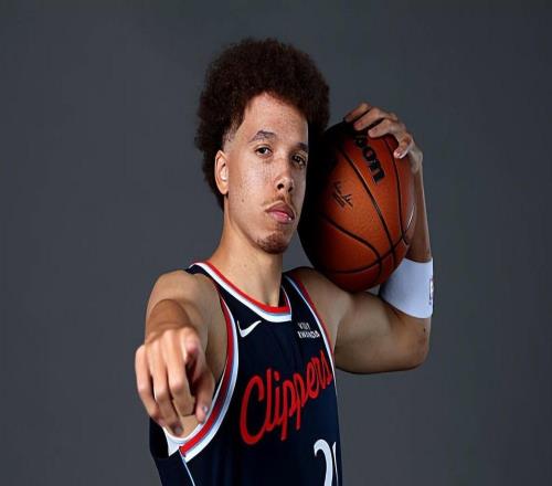 組織和串聯(lián)能力相當不錯，快船第三陣容中還隱藏著(zhù)一個(gè)小保羅