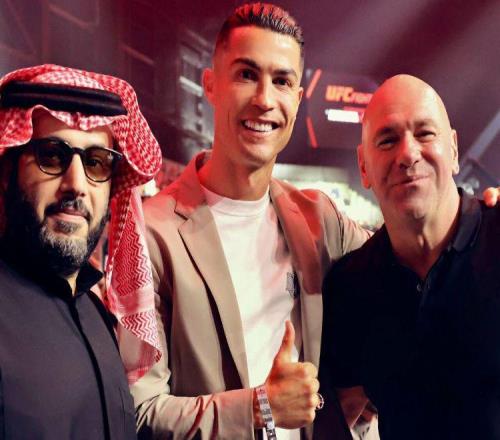 曼聯(lián)新收購傳聞?wù)嫦嘟颐?，曝阿?lián)酋財團考慮報價(jià)！格雷澤估值52億