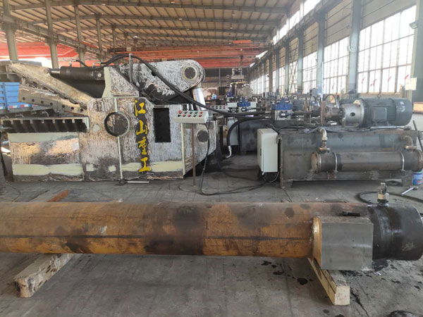 鱷魚(yú)式剪切機